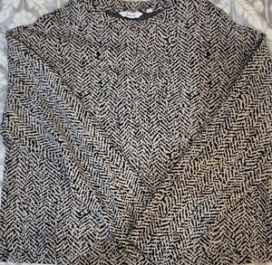 Women's Black and White Patterned Top
